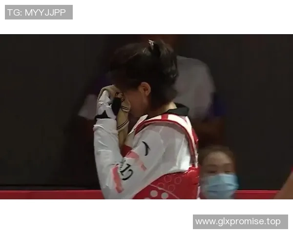 中国选手打破亚洲跳远纪录，教练当场落泪